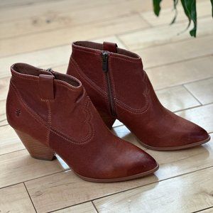 NWOT Frye Reina Bootie Women's 7.5 M in Cognac